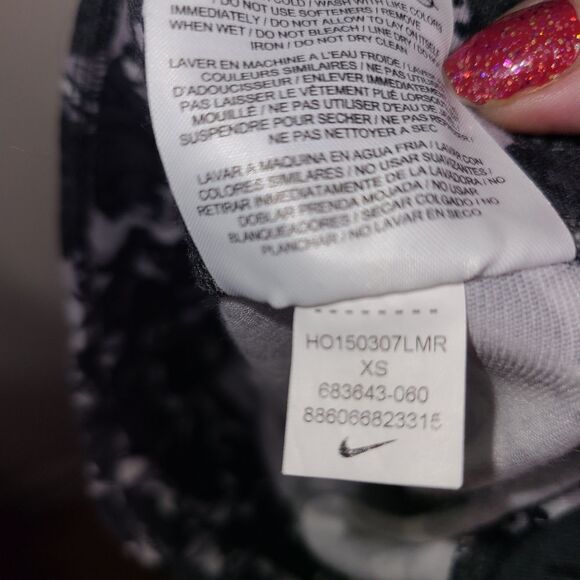 Nike Dri Fit Leggings. Gray, white and black abstract print. EUC - Picture 9 of 9